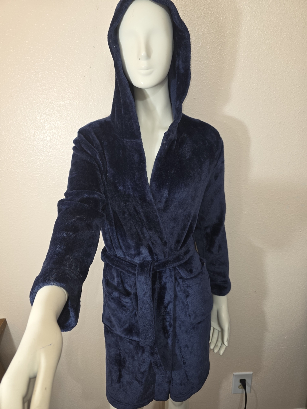 Eddie Bauer Plush Hooded Robe in Deep Navy